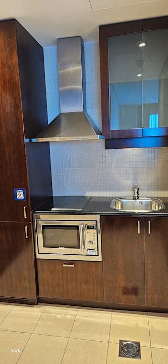 Zimmer Rose Rayhaan by Rotana