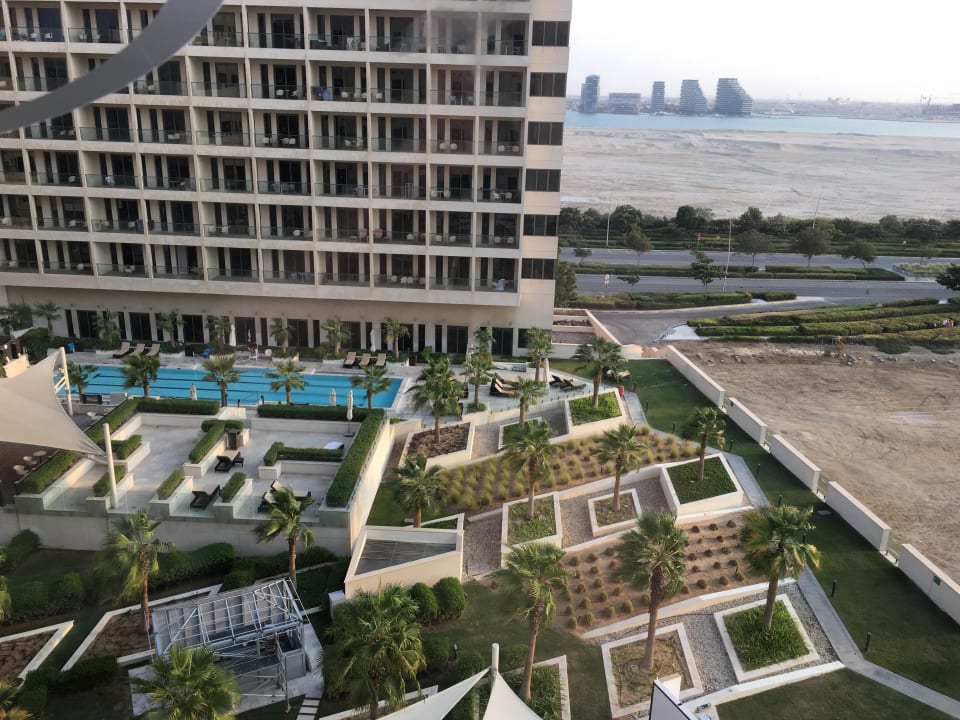 Aussicht auch ohne Balkon toll Crowne Plaza Hotel Yas Island