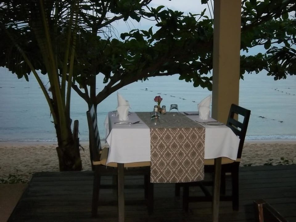 Tisch mit Blick aufs Meer NH Collection Samui Peace Resort