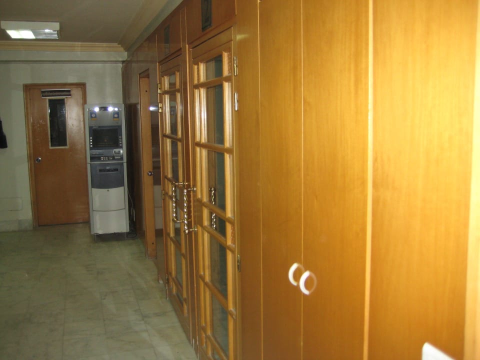 Telefonhäuschen & Geldautomat an der Wechselstube Hotel El Mouradi Djerba Menzel