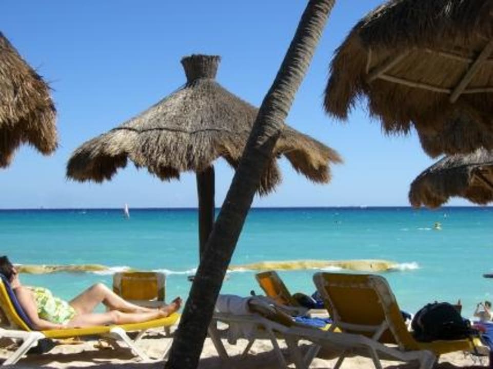 Der Strand mit den Sandsäcken Anfang Jan Iberostar Waves Quetzal