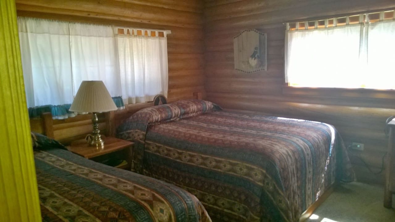 Zimmer Pahaska Tepee Resort