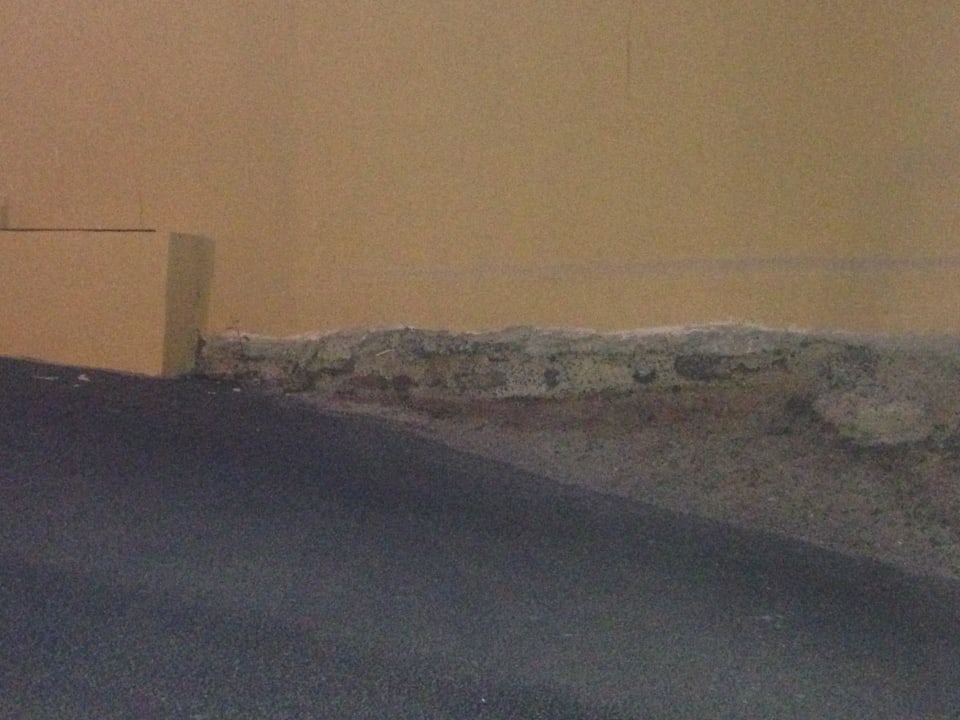 Starke Risse in Hotelmauer Club Hotel Drago Park