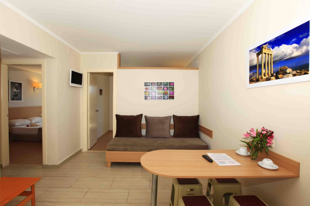 2 bedroom apartment Sun City Apartments