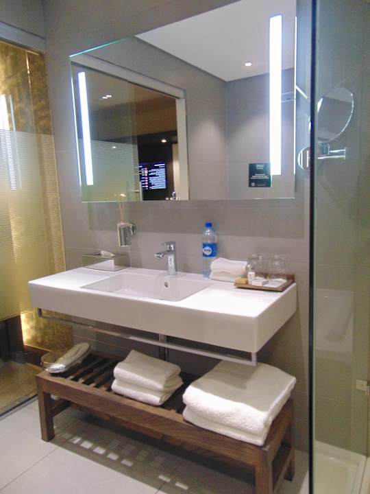 Zimmer Legend Hotel Lagos Airport, Curio Collection By Hilton
