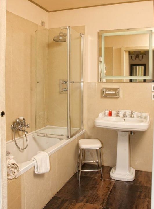 Suite bathroom  Hotel Villa Carlotta
