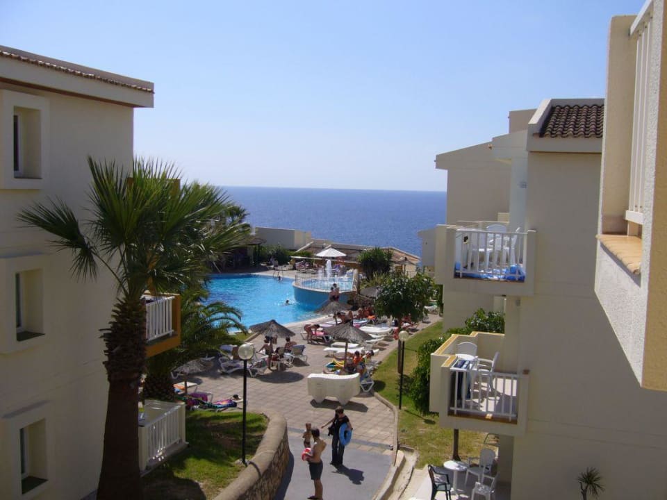 Blick auf den Pool & das Meer blau punta reina