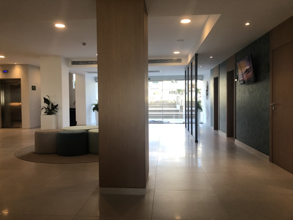 Lobby Universal Hotel Castell Royal