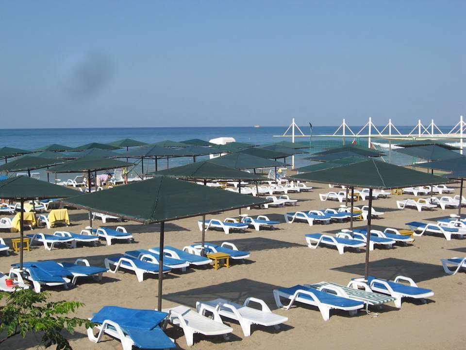 Blick auf die Strandanlage Hotel Club Nena