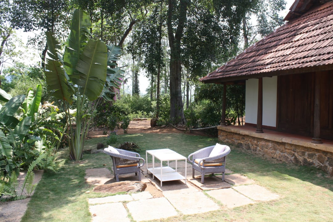 Sehr individuelle Sitzmöglichkeiten Hotel Rajakkad Estate