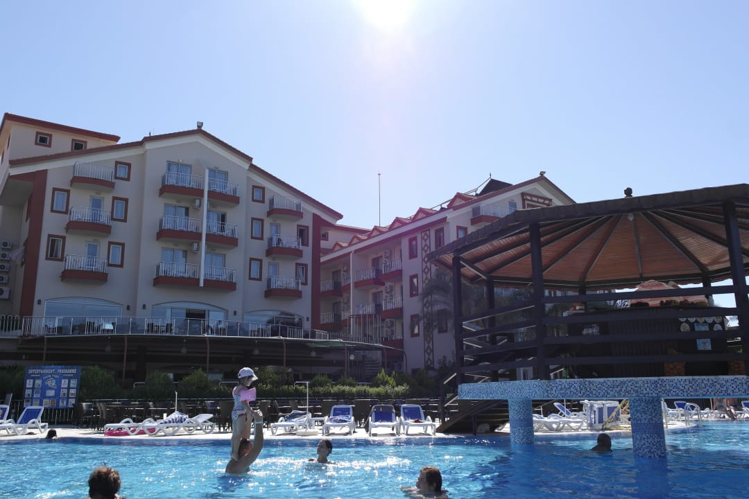 Poolanlage von der Liege aus fotografiert! FUN&SUN Smart Hane Sun Hotel