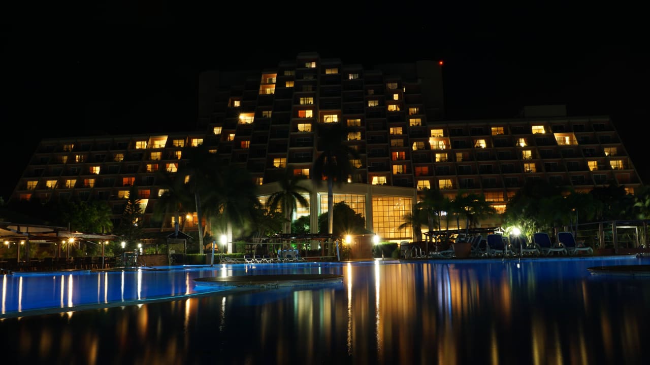 Hotelansicht - Poolseite - nachts Blau varadero - Adults only