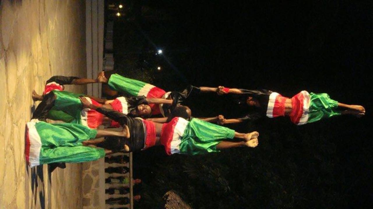 Вечернее шоу акробатов  Hotel Papillon Lagoon Reef