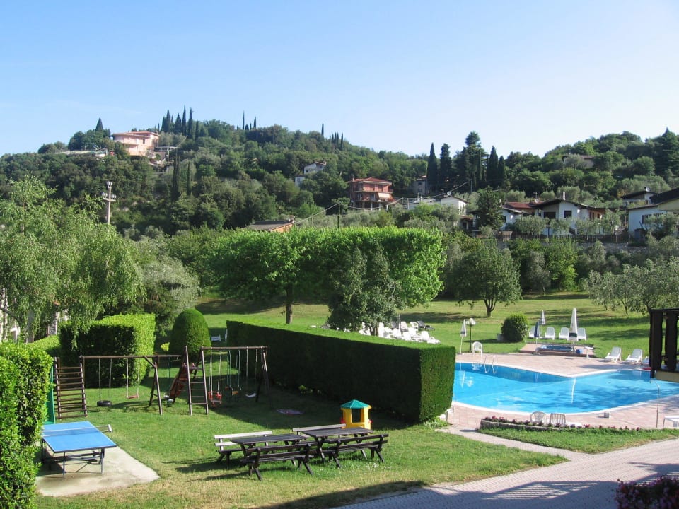 Kinderspielplatz und Pool Park Hotel Val Di Monte