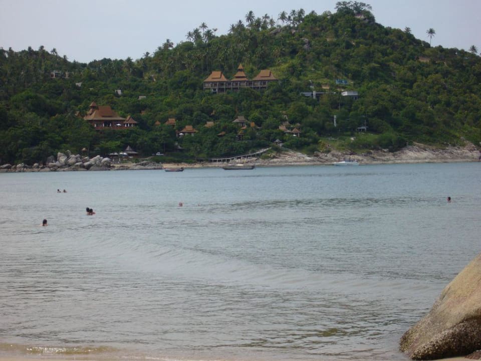 Blick auf den Strand vor dem Hotel Panviman Resort Koh Phangan