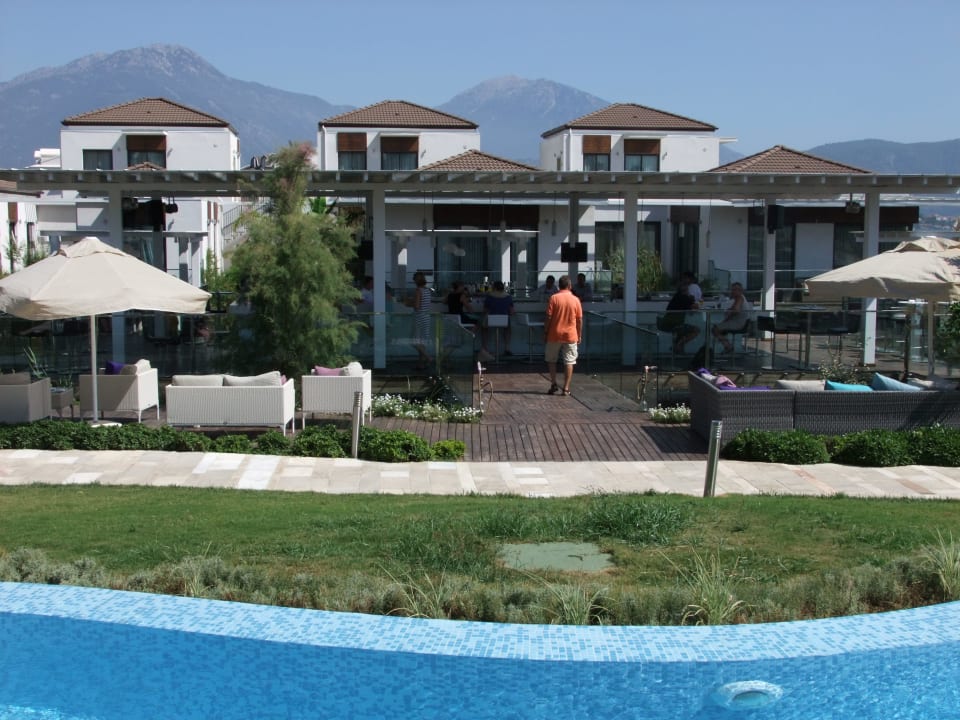 Blick vom Poolzimmer zur Bar Jiva Beach Resort