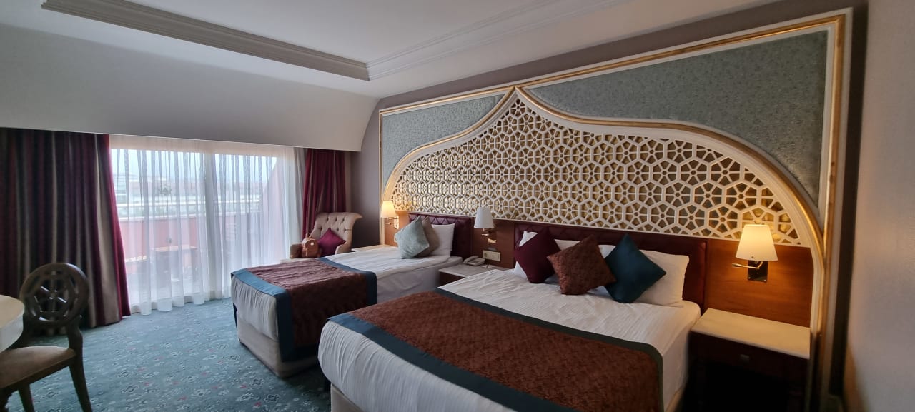 Zimmer Royal Taj Mahal Hotel