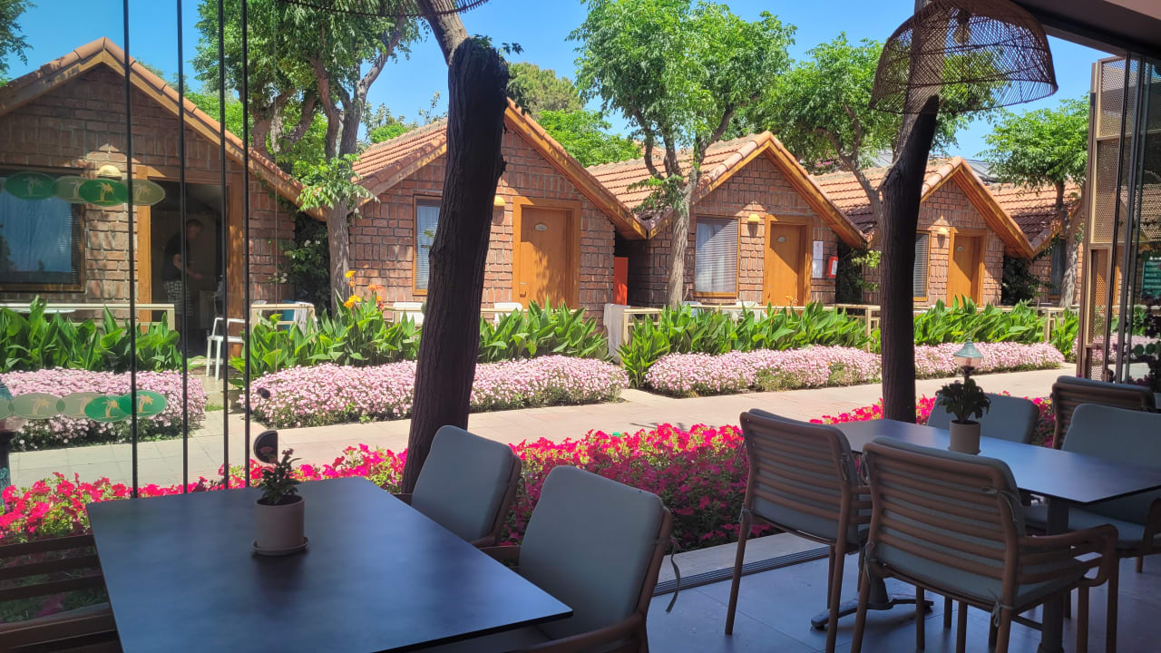 Gastro Can Garden Beach