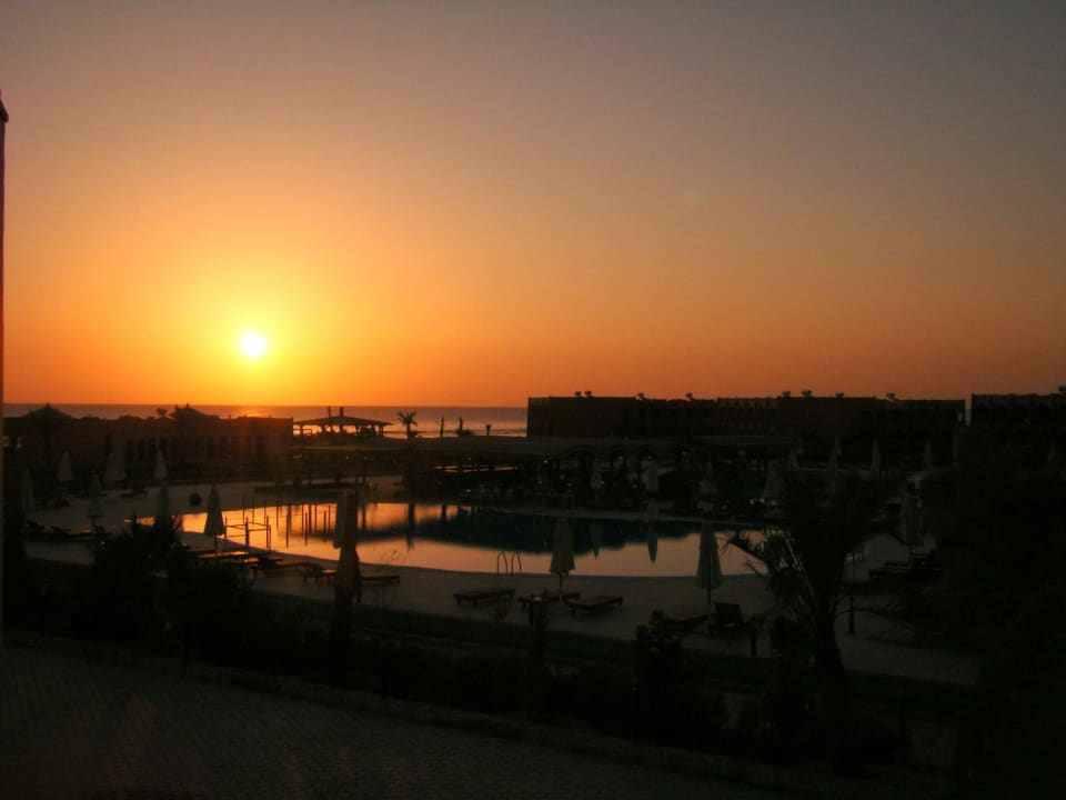 Sonnenaufgang Three Corners Happy Life Beach Resort