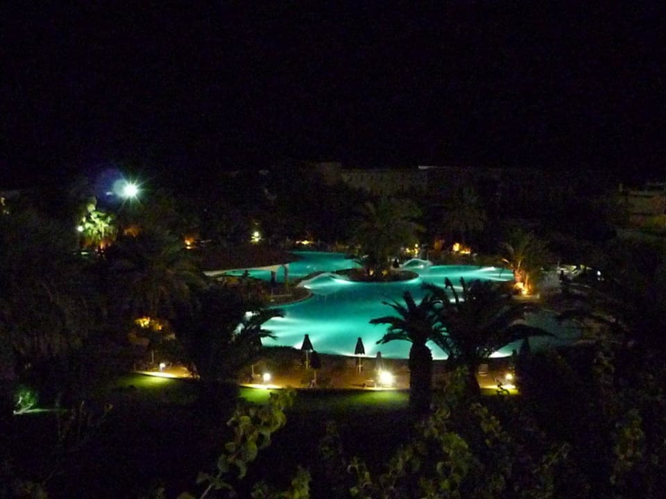 Pool bei Nacht Kresten Palace Hotel