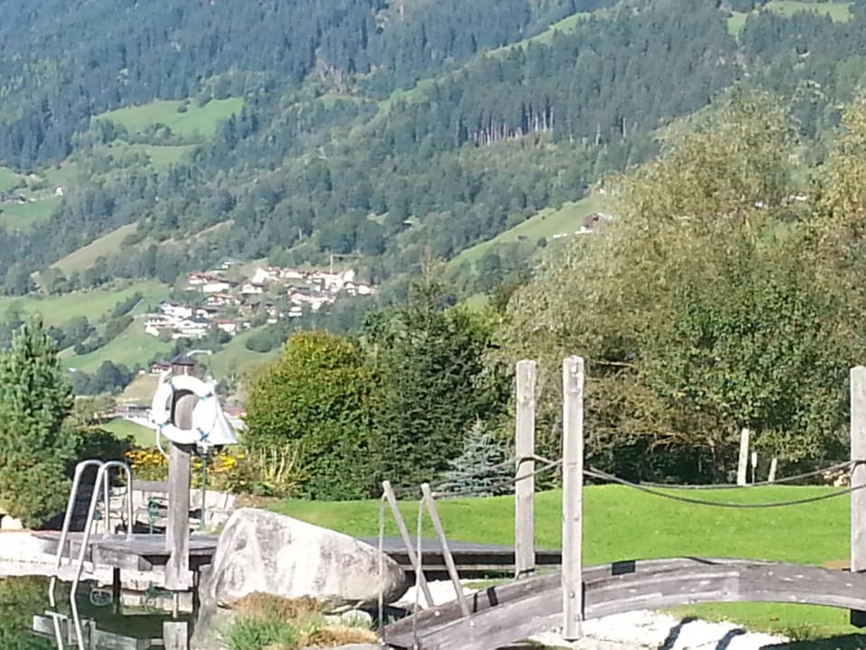 Der Badesee (Brücke) Wanderhotel Kirchner