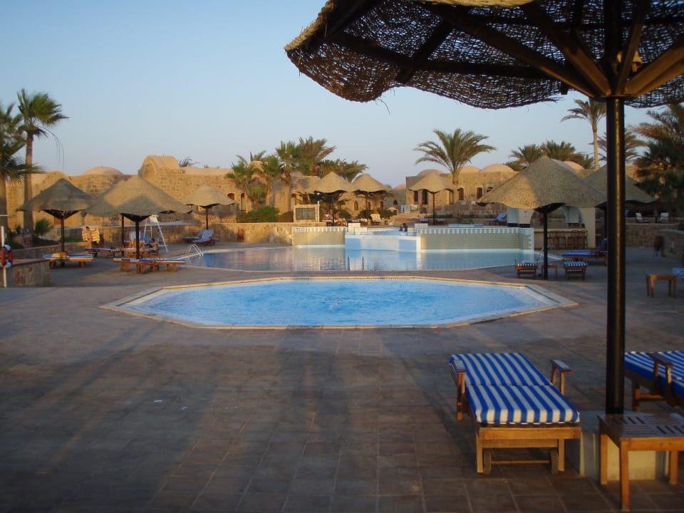 Blick zu Pool Mövenpick Resort El Quseir