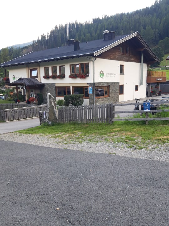 Außenansicht Schi- und Wanderhotel Berghof