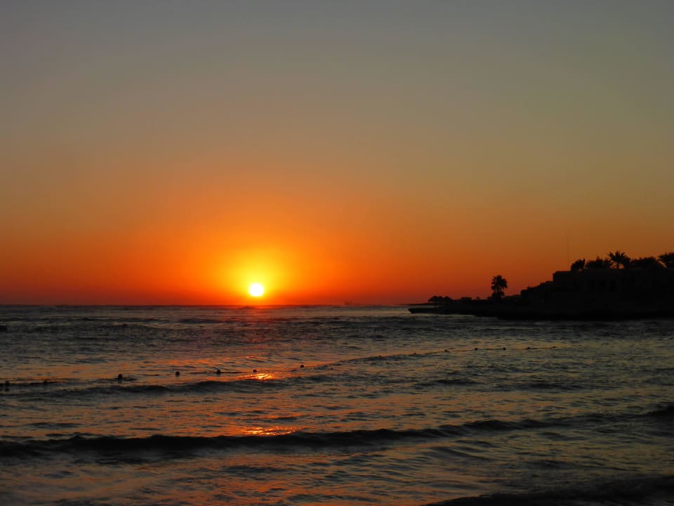 Sonnenaufgang Mövenpick Resort El Quseir
