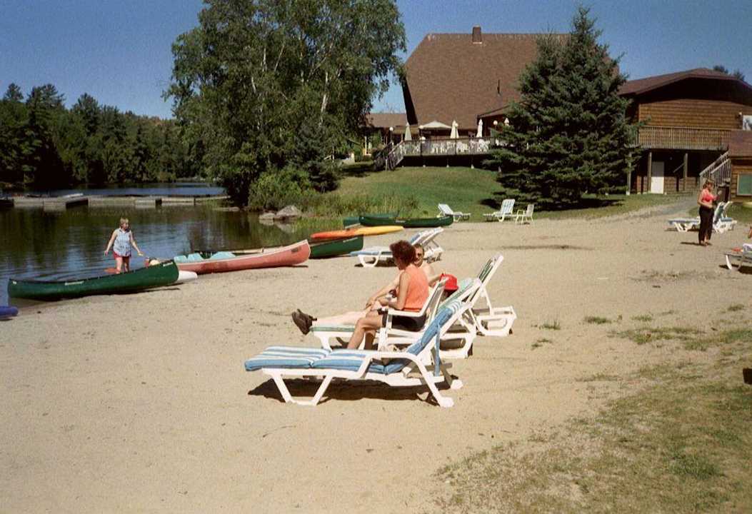 Rückseite des Hauptgebäudes Hotel Resort Tapatoo