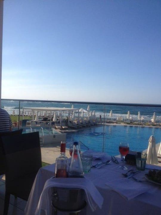 Ausblick beim Abendessen im Hauptrestaurant Atlantica Kalliston Resort