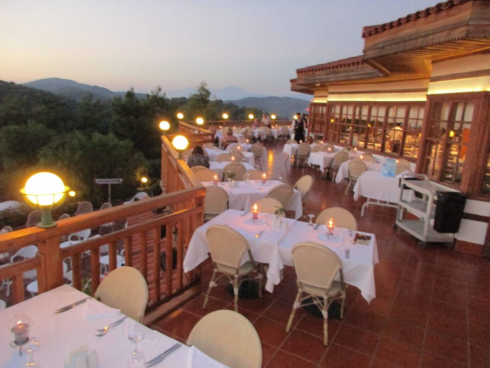 Speisebereich aussen Montana Pine Resort