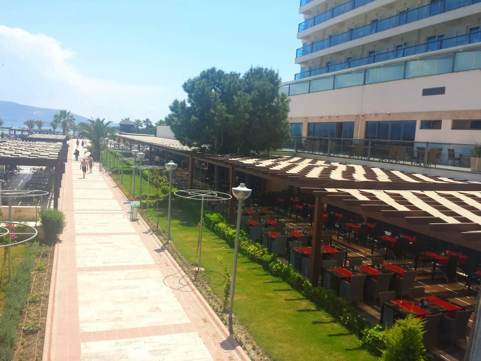 Restaurant mit toller großen Außenterrasse  Venosa Beach Resort & Spa