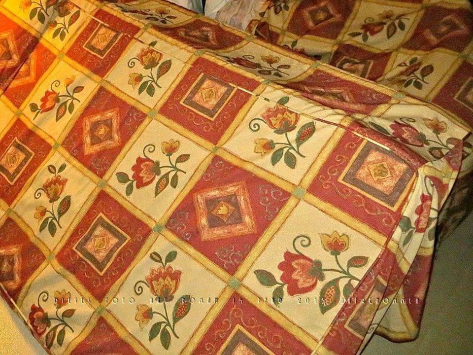 In der Nacht zur Seite umgekipptes Billigst-Bett Estival Park Silmar