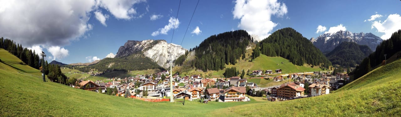 Panoramablick auf Wolkenstein Garni-Hotel La Bercia