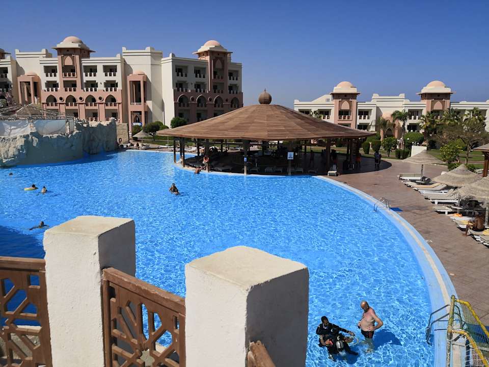 Pool Serenity Alpha Beach