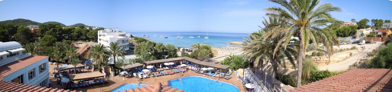 Panoama über den unteren Pool Insotel Tarida Beach Resort & Spa