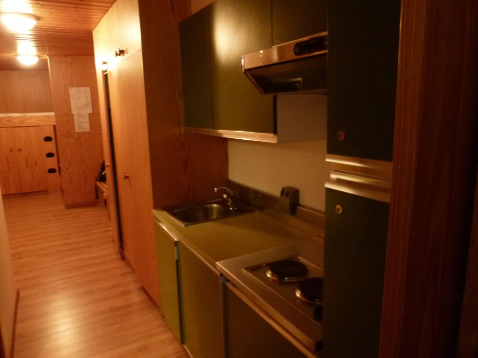 Flur mit Küchenzeile Blu Hotel Senales: Zirm-Cristal