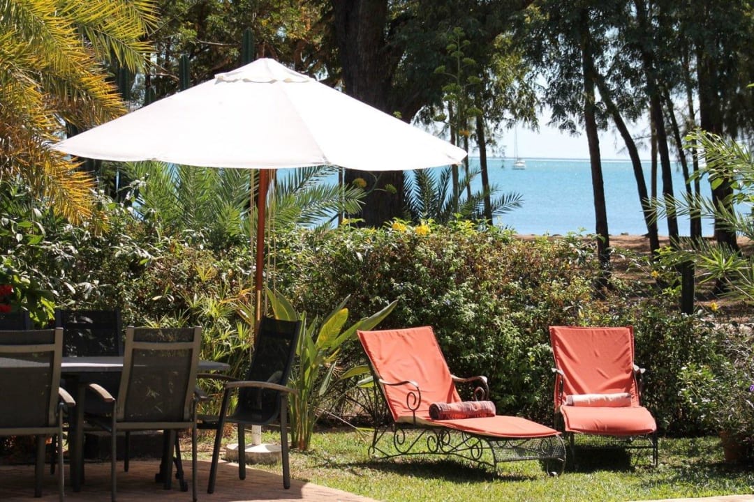 Jardin coin barbecue Villa & Studio Cazalines