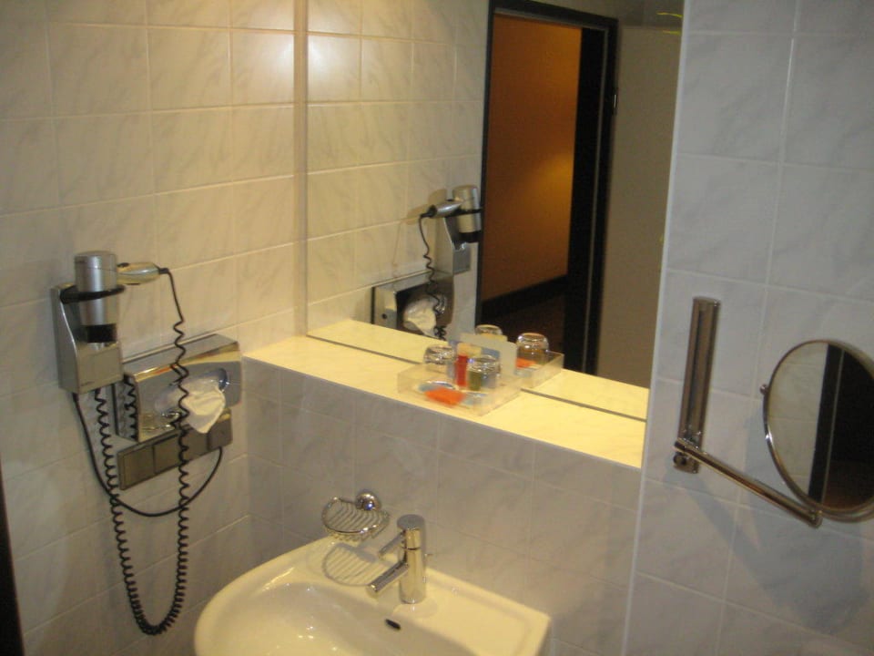 Badezimmerimpression NH Berlin Kurfürstendamm