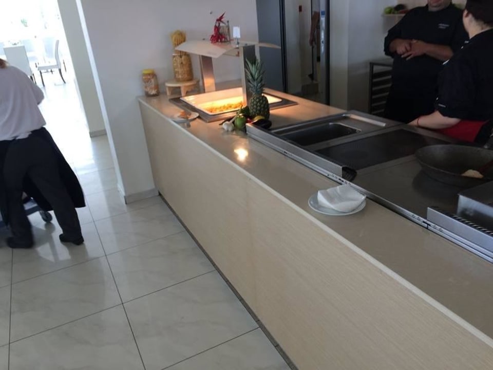 Mittagsbuffet Asterias Beach Resort