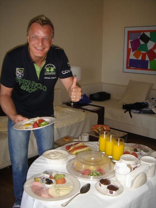 Frühstück auf dem Zimmer Lara Barut Collection