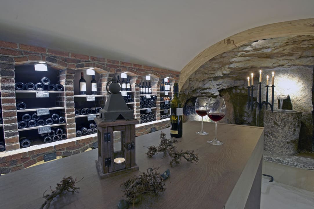 Ehemalige Badgrotte als Weinkeller Hotel Bad Bubendorf