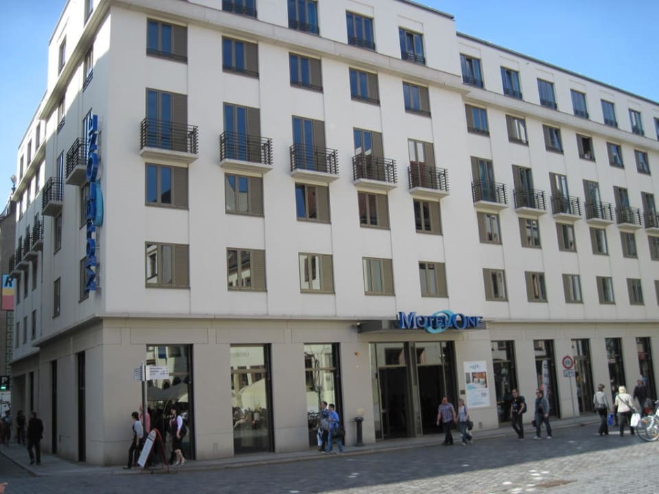 Von aussen in der Fussgängerzone Motel One Leipzig-Nikolaikirche