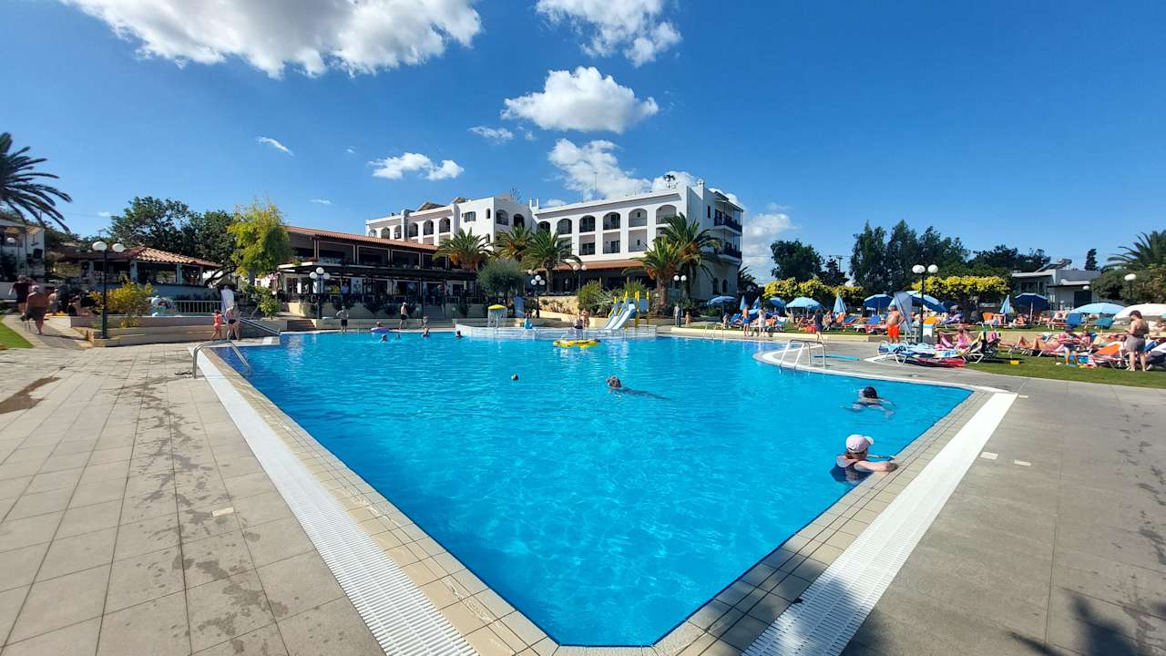 Pool TUI SUNEO Chrissi Amoudia