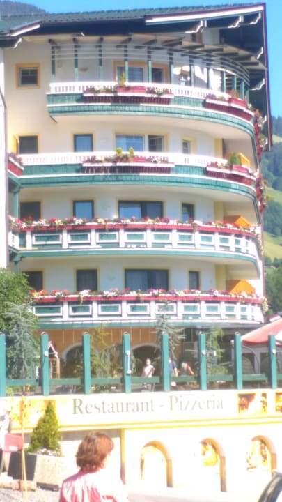 Von unten der zweite war unser Balkon. Hotel Kohlerhof