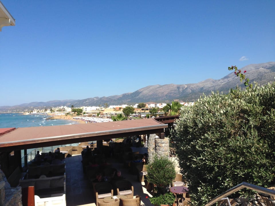 Blick Richtung Hotelstrand Ikaros Beach Luxury Resort & Spa - Adults Only