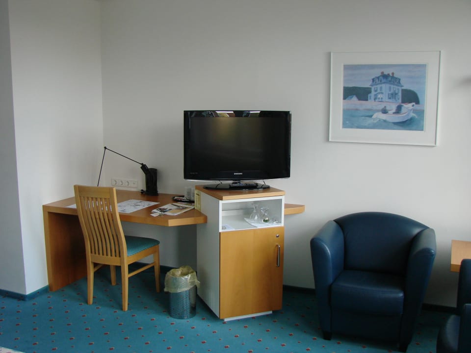 TV-Flatscreen mit Schreibtisch Hotel Alte Werft Papenburg