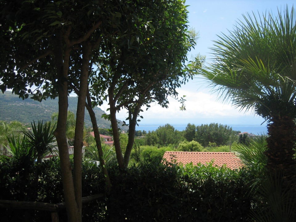 Von der Zimmerterrasse Residence Hotel La Taverna