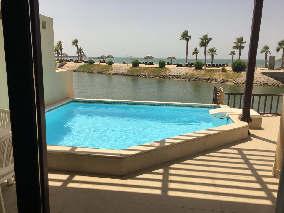 Pool The Cove Rotana Resort