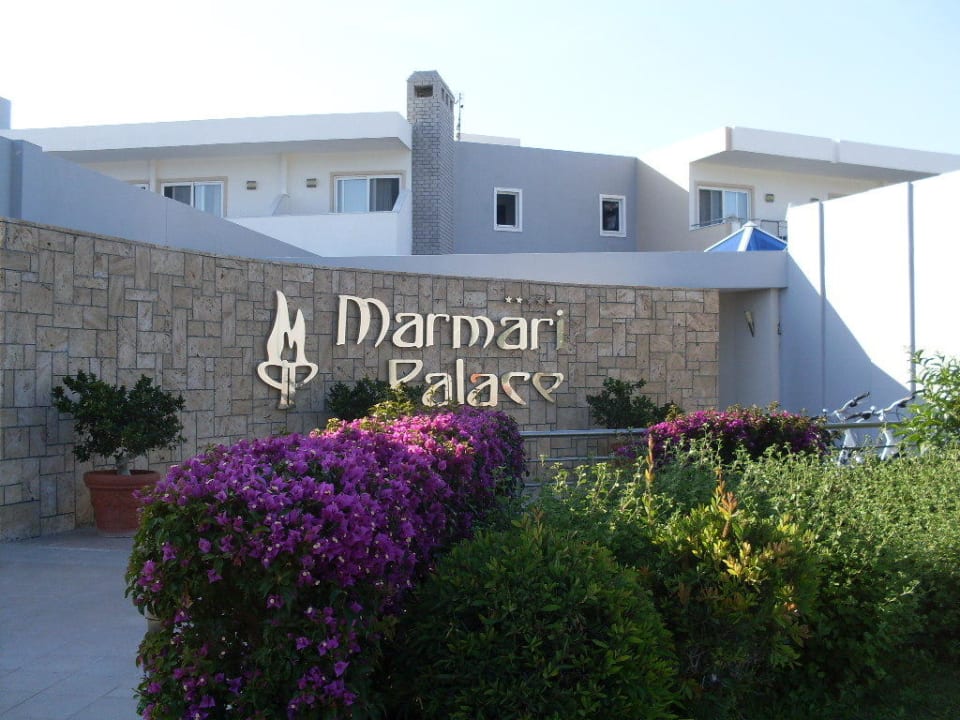 Sehr schön Atlantica Marmari Palace